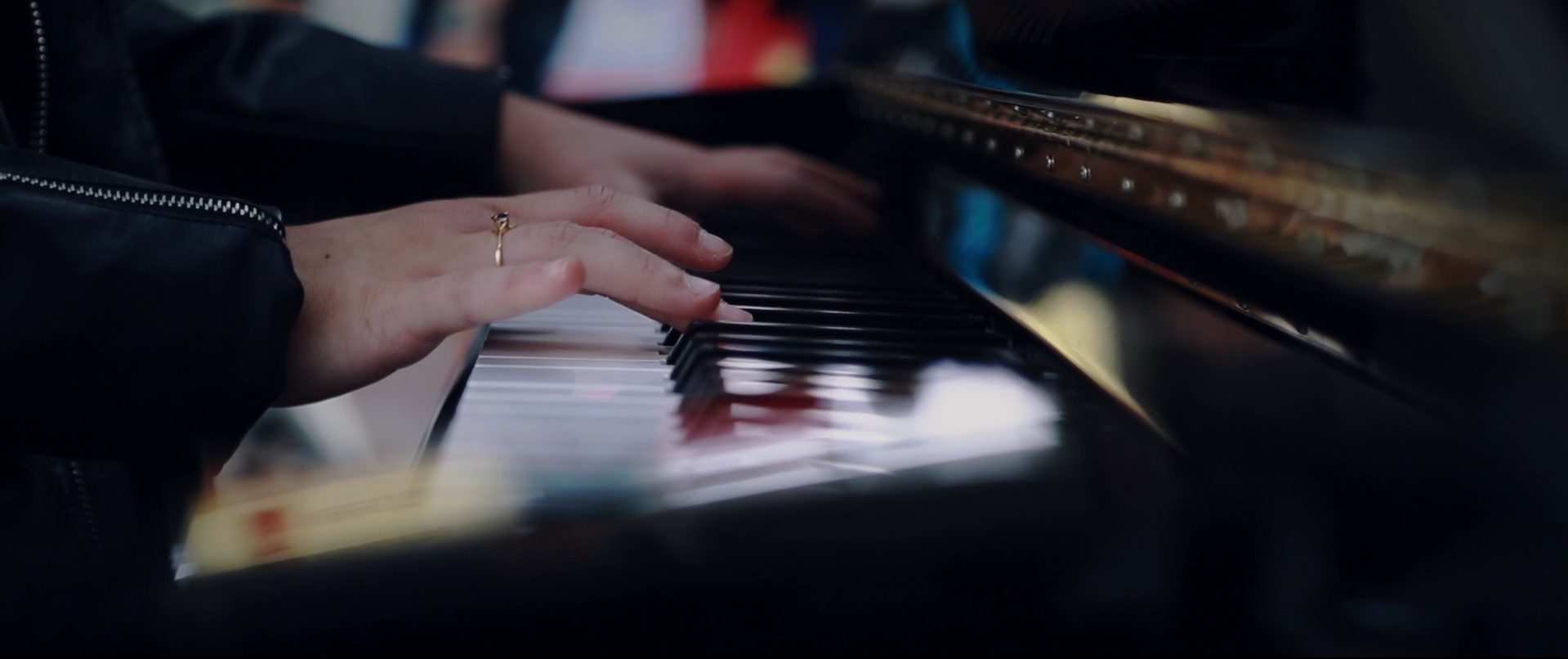 08 - Piano